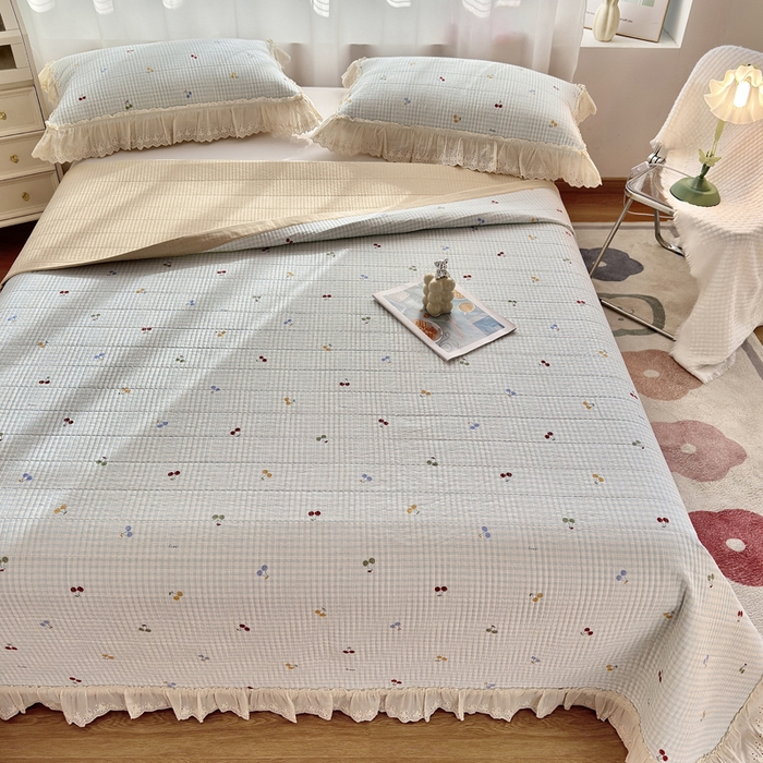 91家纺网 家纺一手货源 找家纺 2025春夏新款全棉纯棉印花法式花边床盖三件套 清甜蜜果-蓝花边床盖