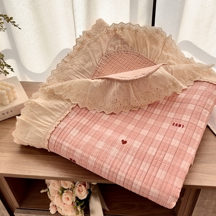 91家纺网 家纺一手货源 找家纺 2025春夏新款全棉纯棉印花法式花边床盖三件套 可可甜心-粉花边床盖