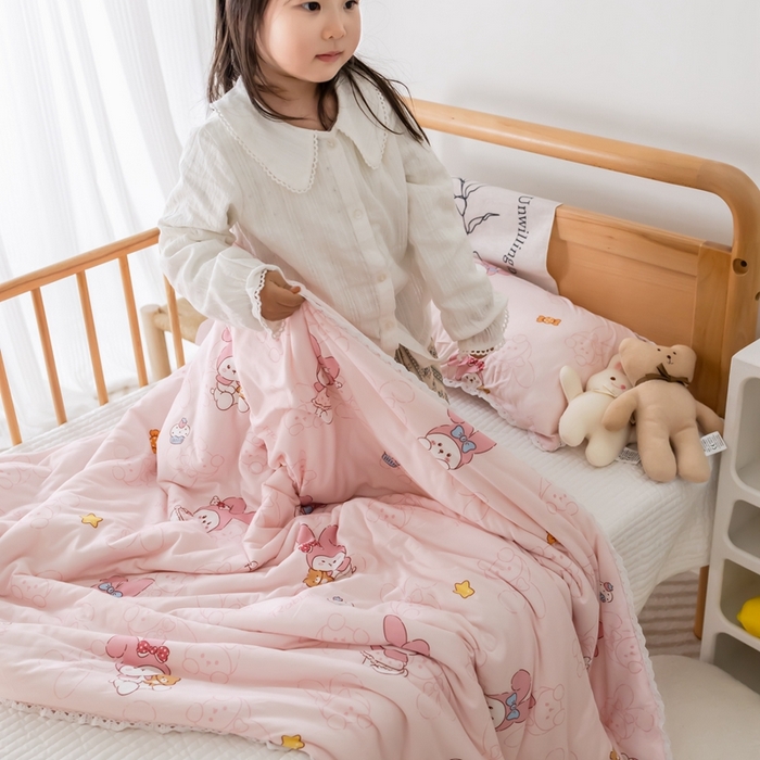 91家纺网 家纺一手货源 找家纺 心卓婴童馆 2025新款A类针织棉被芯—儿童图 蛋糕兔