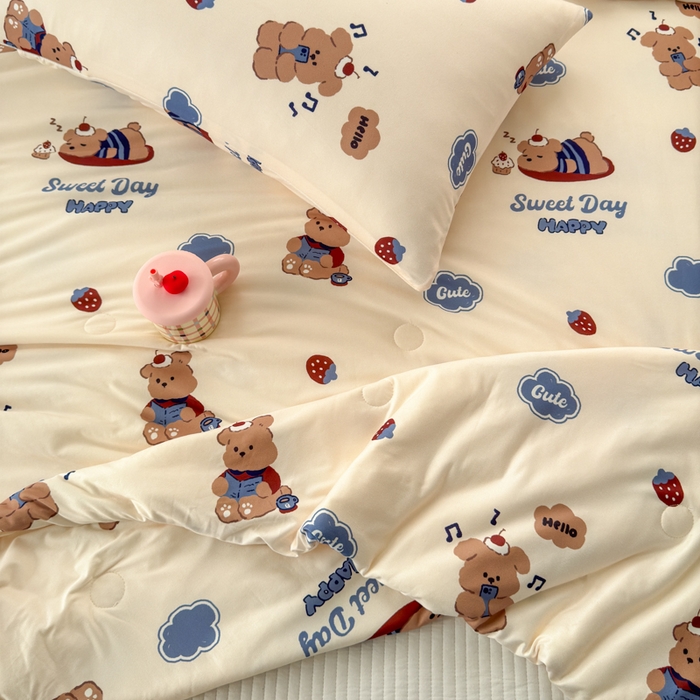 91家纺网 家纺一手货源 找家纺 木堇家居 25年春夏卡通小清新针织棉10%大豆夏被（长期款） 英伦草莓熊