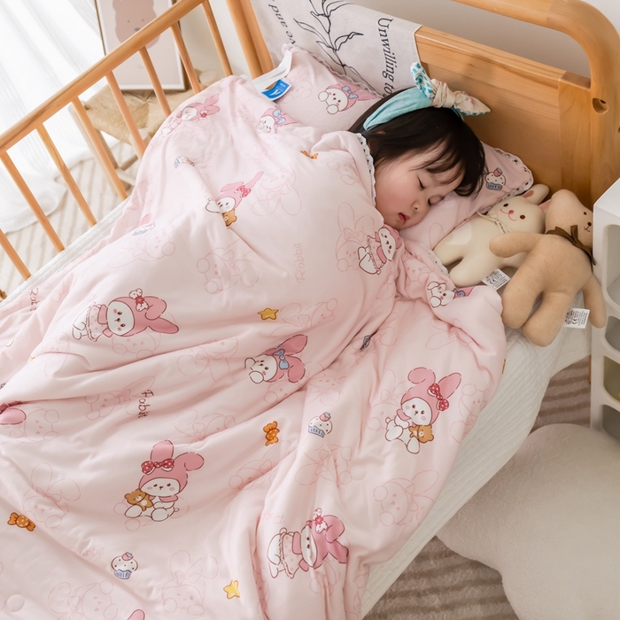 91家纺网 家纺一手货源 找家纺 心卓婴童馆 2025新款A类针织棉被芯—儿童图 蛋糕兔