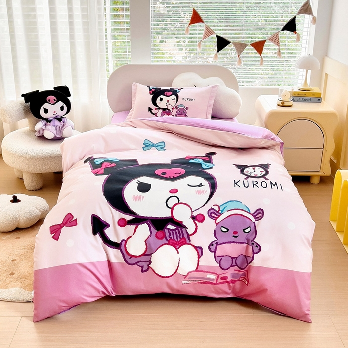 91家纺网 家纺一手货源 找家纺 乐秀家纺 2025新款全棉A类大版定位幼儿园被子三件套卡通三丽鸥被套被芯六件套   时光库洛米