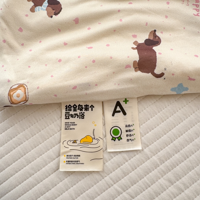 91家纺网 家纺一手货源 找家纺 木堇家居 25年春夏卡通小清新针织棉10%大豆夏被（长期款） 腊肠狗