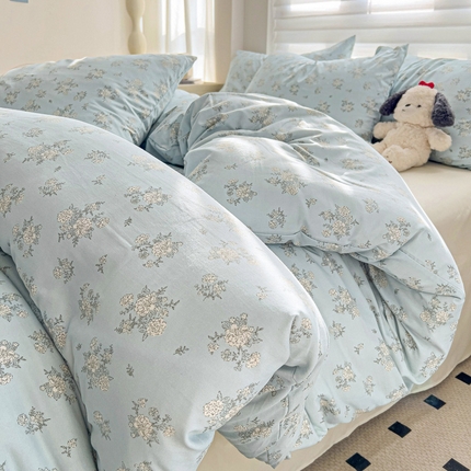 91家纺网 家纺一手货源 找家纺 源莱 2025新款加厚针织棉双层纱系列四件套直播爆款 漫步花海