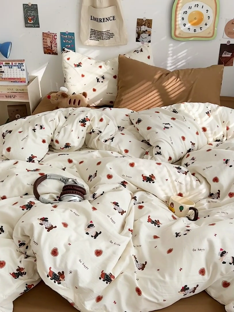 91家纺网 家纺一手货源 找家纺 水墨江南 2025新款超柔水洗棉系列四件套 腊肠小狗