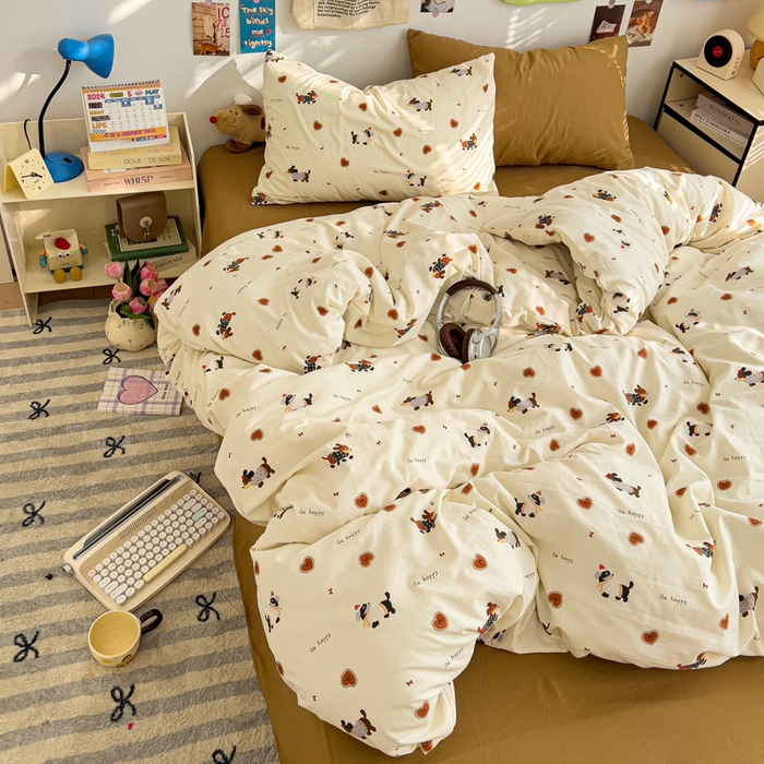 91家纺网 家纺一手货源 找家纺 水墨江南 2025新款超柔水洗棉系列四件套 腊肠小狗