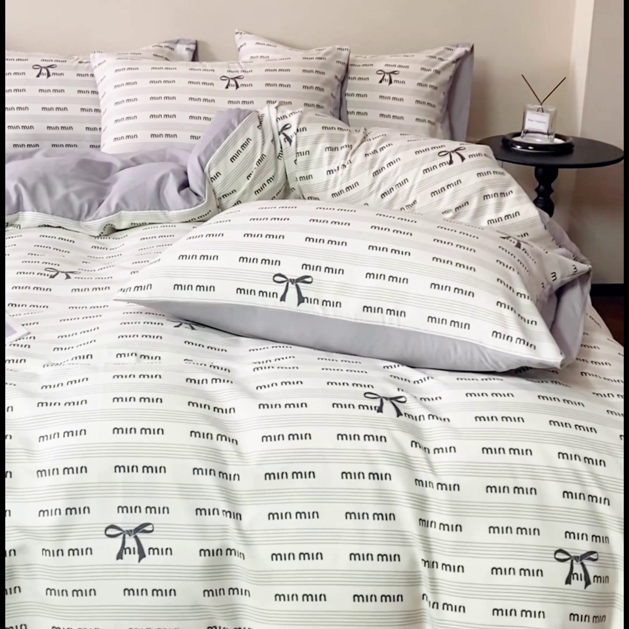 91家纺网 家纺一手货源 找家纺 斯卡诺家纺 2025新款针织天竺棉水洗棉四件套被套学生宿舍三件套床单款 字母蝴蝶结