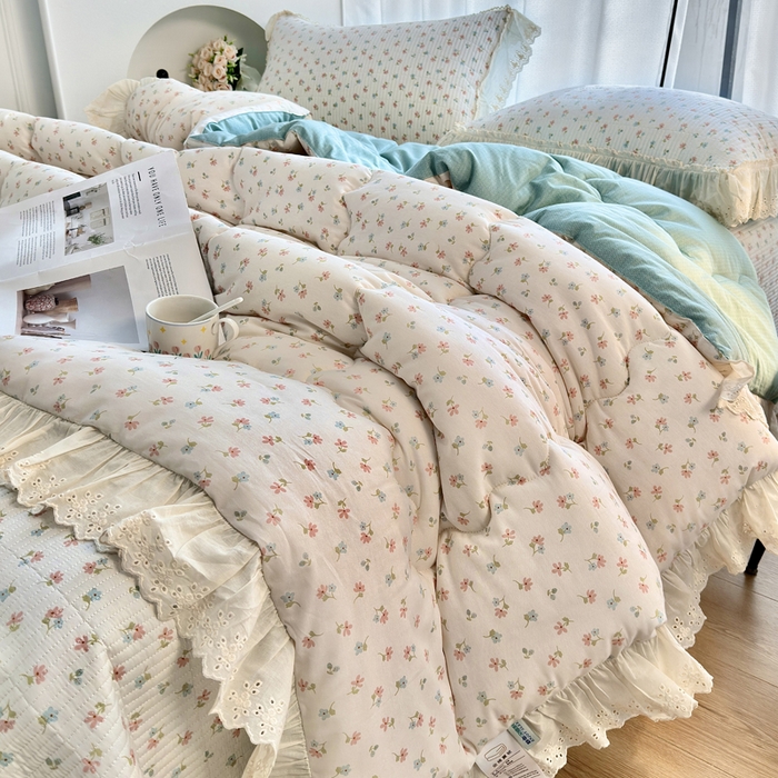 91家纺网 家纺一手货源 找家纺 尊妙被业 2025春夏新款全棉纯棉印花法式花边春秋被可机洗 花仙子-粉