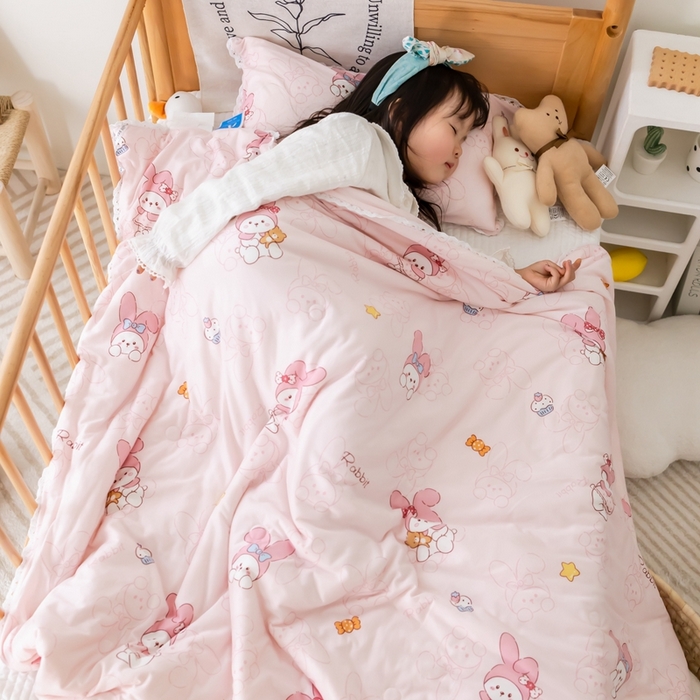 91家纺网 家纺一手货源 找家纺 心卓婴童馆 2025新款A类针织棉被芯—儿童图 蛋糕兔