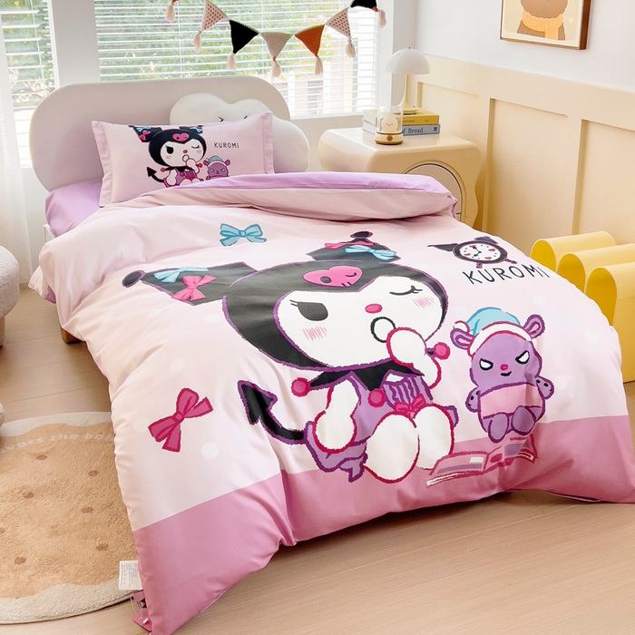 91家纺网 家纺一手货源 找家纺 乐秀家纺 2025新款全棉A类大版定位幼儿园被子三件套卡通三丽鸥被套被芯六件套   时光库洛米