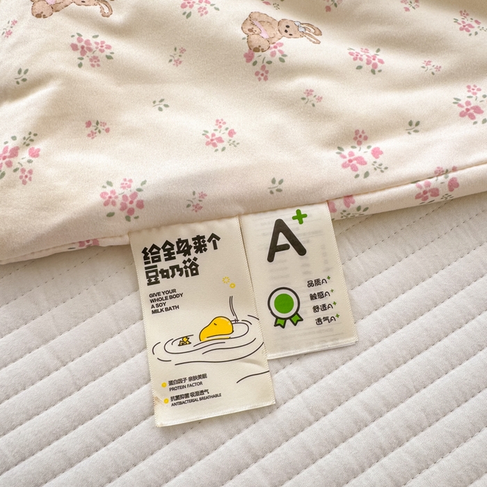 91家纺网 家纺一手货源 找家纺 木堇家居 25年春夏卡通小清新针织棉10%大豆夏被（长期款） 花朵熊宝