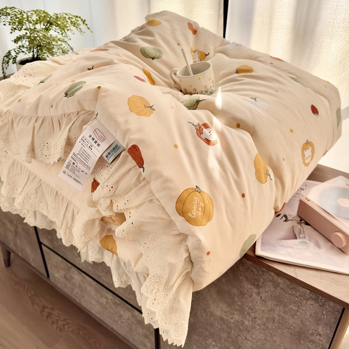 91家纺网 家纺一手货源 找家纺 尊妙被业 2025春夏新款全棉纯棉印花法式花边春秋被可机洗 南瓜节