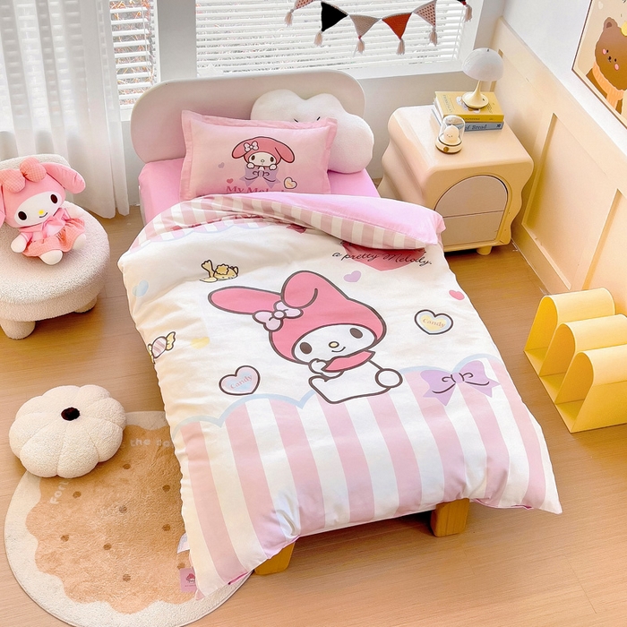 91家纺网 家纺一手货源 找家纺 乐秀家纺 2025新款全棉A类大版定位幼儿园被子三件套卡通三丽鸥被套被芯六件套   爱心美乐蒂