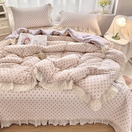 91家纺网 家纺一手货源 找家纺 （总）尊妙被业 2025春夏新款全棉纯棉印花法式花边春秋被可机洗