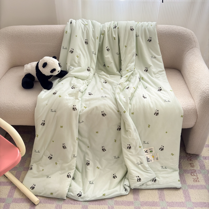 91家纺网 家纺一手货源 找家纺 木堇家居 25年春夏卡通小清新针织棉10%大豆夏被（长期款） 熊猫宝宝-绿