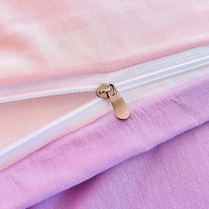 91家纺网 家纺一手货源 找家纺 乐秀家纺 2025新款全棉A类大版定位幼儿园被子三件套卡通三丽鸥被套被芯六件套   条纹库洛米