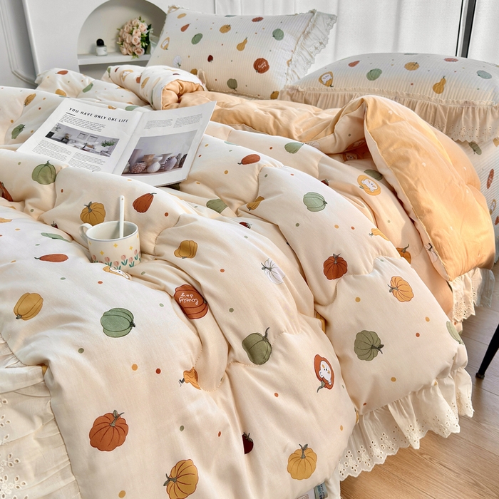 91家纺网 家纺一手货源 找家纺 尊妙被业 2025春夏新款全棉纯棉印花法式花边春秋被可机洗 南瓜节
