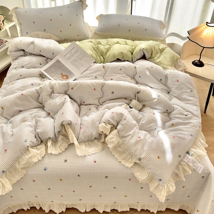 91家纺网 家纺一手货源 找家纺 （总）尊妙被业 2025春夏新款全棉纯棉印花法式花边春秋被可机洗