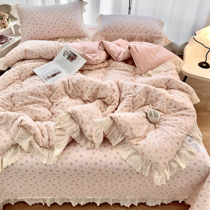 91家纺网 家纺一手货源 找家纺 （总）尊妙被业 2025春夏新款全棉纯棉印花法式花边春秋被可机洗