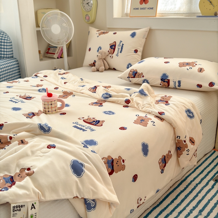 91家纺网 家纺一手货源 找家纺 木堇家居 25年春夏卡通小清新针织棉10%大豆夏被（长期款） 英伦草莓熊
