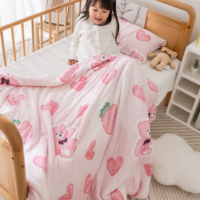 91家纺网 家纺一手货源 找家纺 心卓婴童馆 2025新款A类针织棉被芯—儿童图 爱心小熊