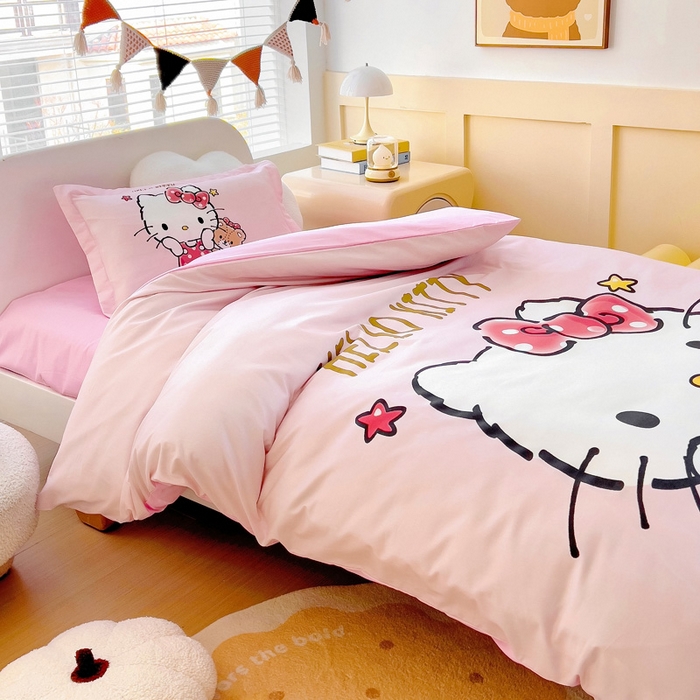 91家纺网 家纺一手货源 找家纺 乐秀家纺 2025新款全棉A类大版定位幼儿园被子三件套卡通三丽鸥被套被芯六件套   小熊KT