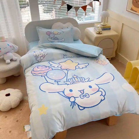 91家纺网 家纺一手货源 找家纺 乐秀家纺 2025新款全棉A类大版定位幼儿园被子三件套卡通三丽鸥被套被芯六件套   快乐玉桂狗