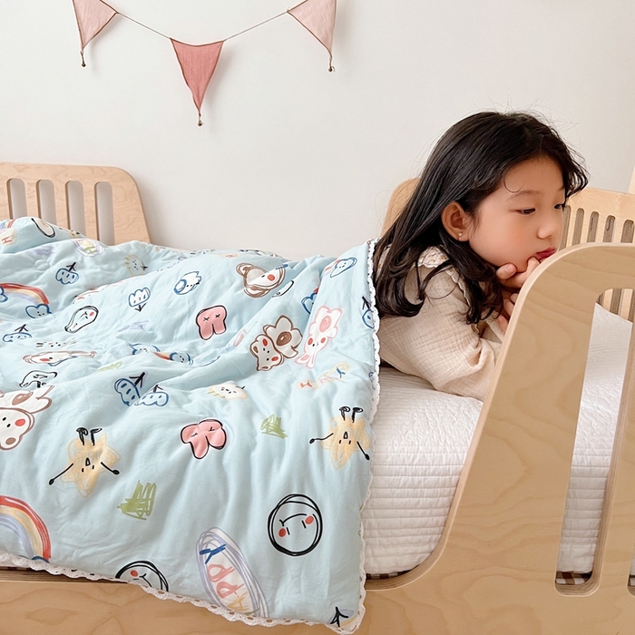 91家纺网 家纺一手货源 找家纺 心卓婴童馆 2025新款A类针织棉被芯—儿童图 彩虹熊蓝