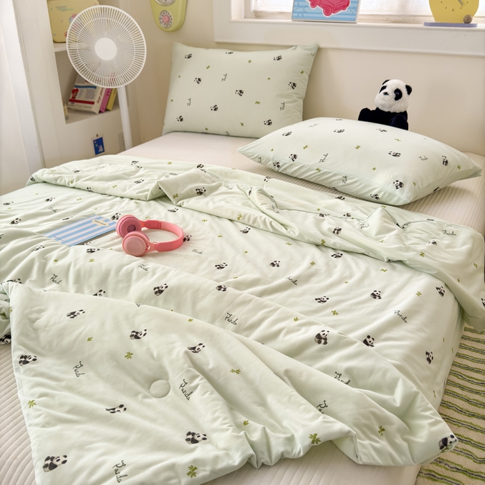 91家纺网 家纺一手货源 找家纺 木堇家居 25年春夏卡通小清新针织棉10%大豆夏被（长期款） 熊猫宝宝-绿