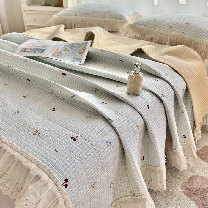 91家纺网 家纺一手货源 找家纺 2025春夏新款全棉纯棉印花法式花边床盖三件套 清甜蜜果-蓝花边床盖