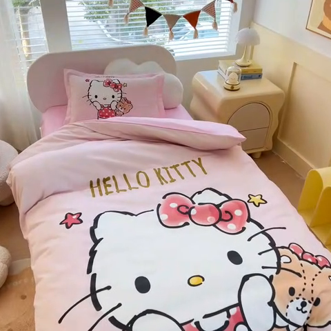 91家纺网 家纺一手货源 找家纺 乐秀家纺 2025新款全棉A类大版定位幼儿园被子三件套卡通三丽鸥被套被芯六件套   小熊KT