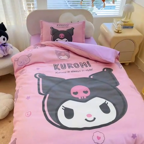 91家纺网 家纺一手货源 找家纺 乐秀家纺 2025新款全棉A类大版定位幼儿园被子三件套卡通三丽鸥被套被芯六件套   黑酷使者