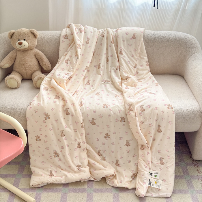 91家纺网 家纺一手货源 找家纺 木堇家居 25年春夏卡通小清新针织棉10%大豆夏被（长期款） 花朵熊宝