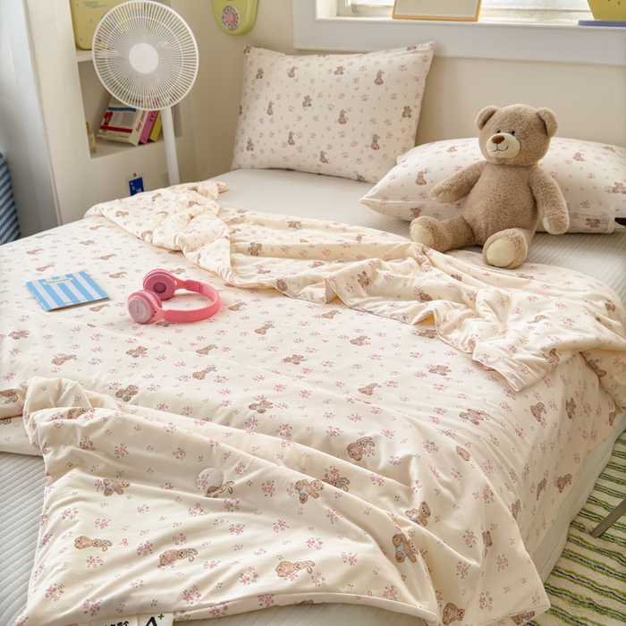 91家纺网 家纺一手货源 找家纺 木堇家居 25年春夏卡通小清新针织棉10%大豆夏被（长期款） 花朵熊宝