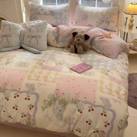 91家纺网 家纺一手货源 找家纺 Sweet dreams甜梦 2025新款全棉印花卡通小清新四件套 郁金香小狗