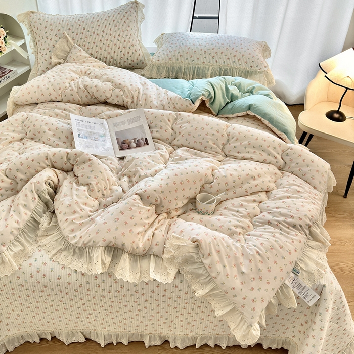 91家纺网 家纺一手货源 找家纺 尊妙被业 2025春夏新款全棉纯棉印花法式花边春秋被可机洗 花仙子-粉