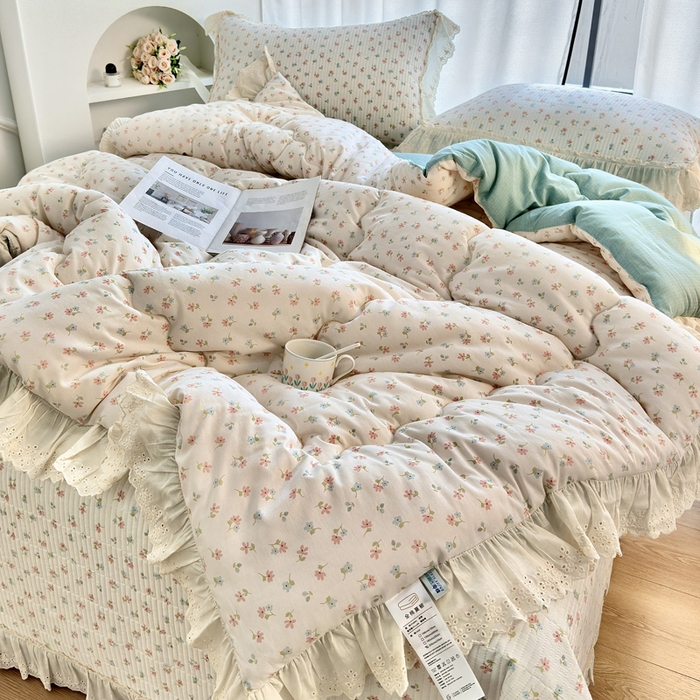 91家纺网 家纺一手货源 找家纺 尊妙被业 2025春夏新款全棉纯棉印花法式花边春秋被可机洗 花仙子-粉