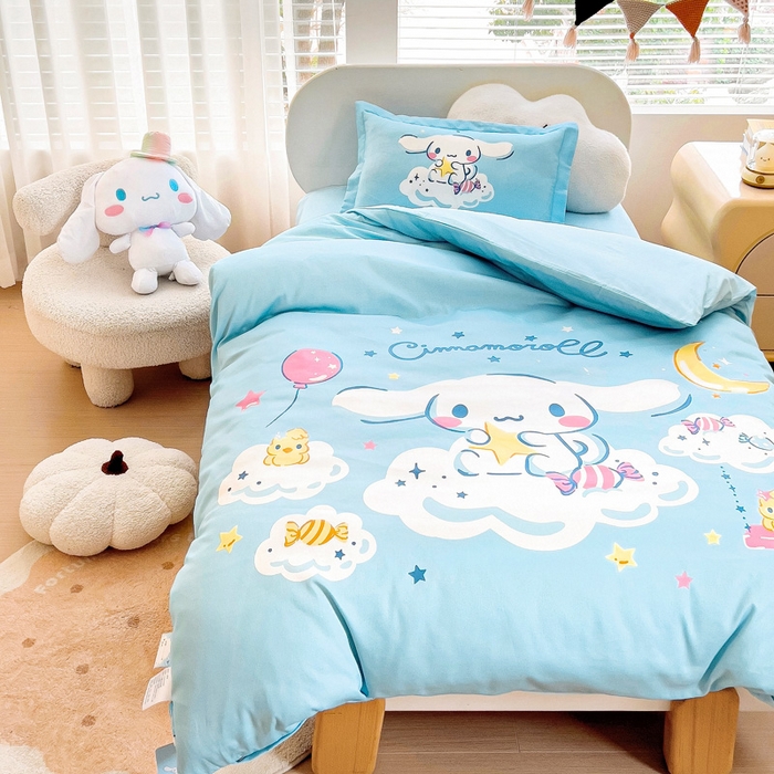 91家纺网 家纺一手货源 找家纺 乐秀家纺 2025新款全棉A类大版定位幼儿园被子三件套卡通三丽鸥被套被芯六件套   云朵玉桂狗