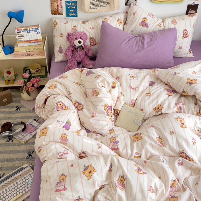 91家纺网 家纺一手货源 找家纺 水墨江南 2025新款超柔水洗棉系列四件套 茄子小熊