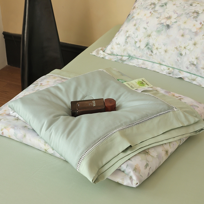 91家纺网 家纺一手货源 找家纺 娇逸家居 2025新款40s天丝莫代尔镂空款夏凉被 画悦