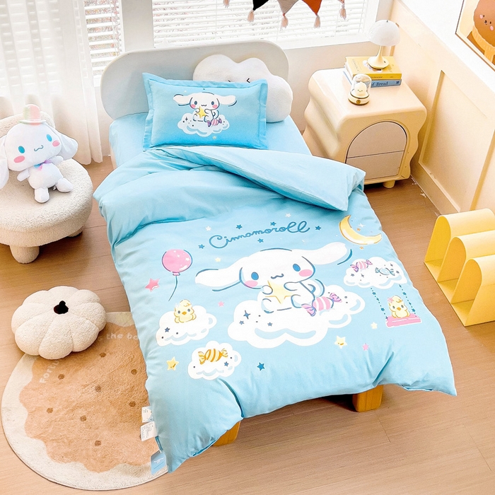 91家纺网 家纺一手货源 找家纺 乐秀家纺 2025新款全棉A类大版定位幼儿园被子三件套卡通三丽鸥被套被芯六件套   云朵玉桂狗