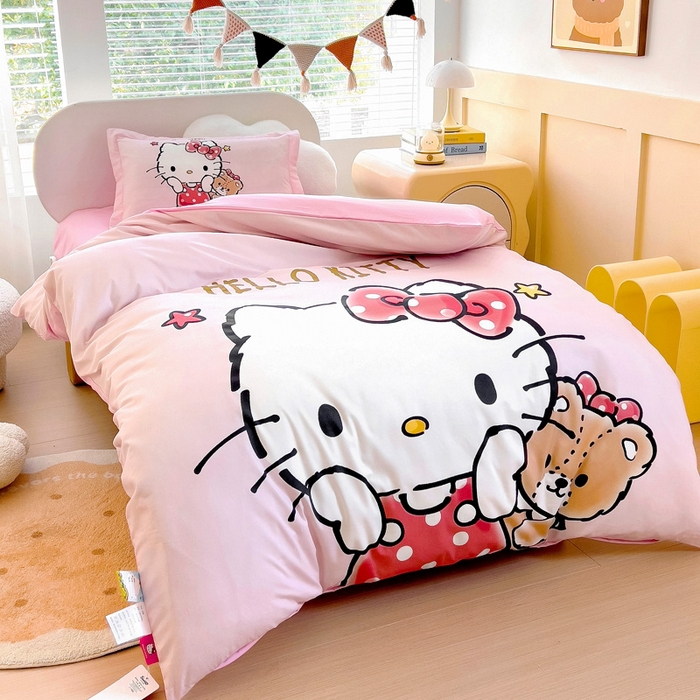 91家纺网 家纺一手货源 找家纺 乐秀家纺 2025新款全棉A类大版定位幼儿园被子三件套卡通三丽鸥被套被芯六件套   小熊KT