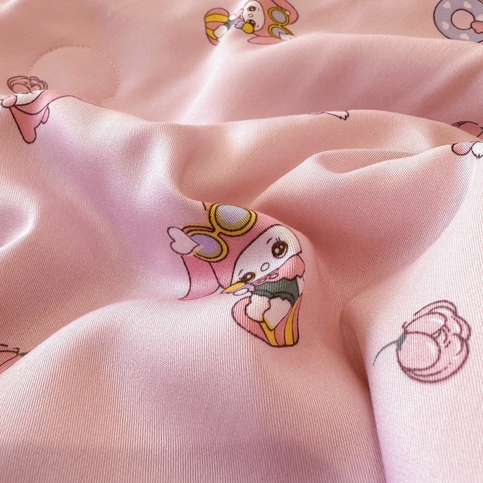 91家纺网 家纺一手货源 找家纺 娇逸家居 2025新款40s天丝莫代尔镂空款夏凉被 朵西 粉