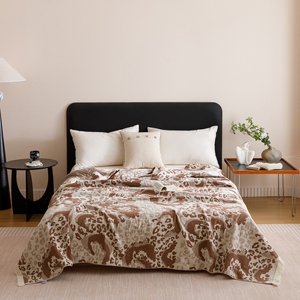 91家纺网 家纺一手货源 找家纺 悦然毛巾被 2025新款全棉工艺四层纱毛巾被 旷野迷踪