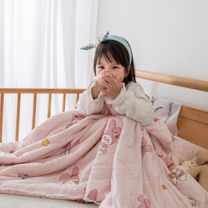 91家纺网 家纺一手货源 找家纺 心卓婴童馆 2025新款A类针织棉被芯—儿童图 蛋糕兔