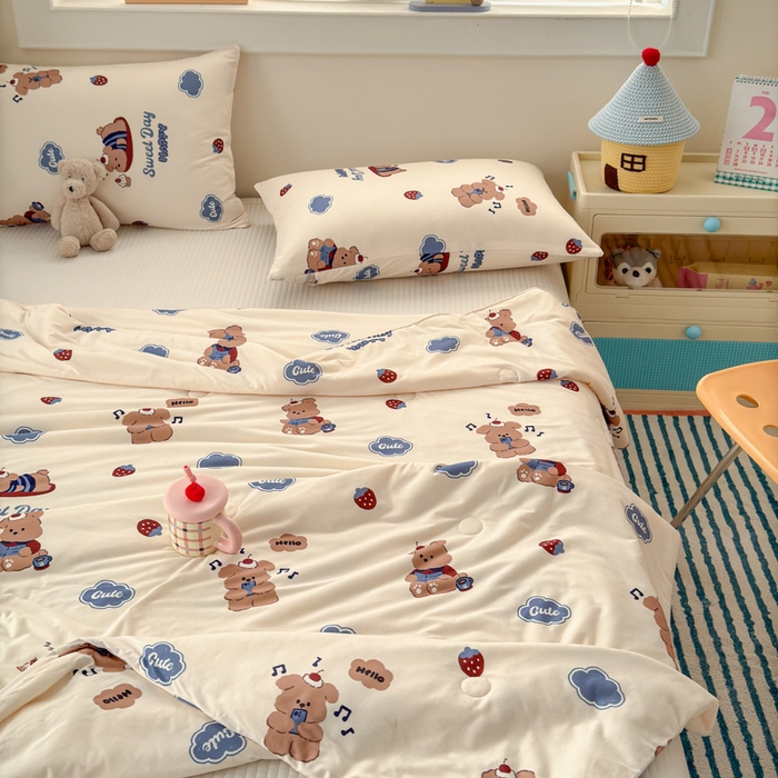 91家纺网 家纺一手货源 找家纺 木堇家居 25年春夏卡通小清新针织棉10%大豆夏被（长期款） 英伦草莓熊