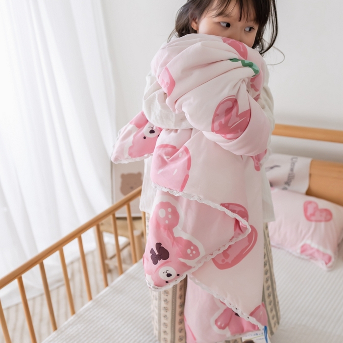 91家纺网 家纺一手货源 找家纺 心卓婴童馆 2025新款A类针织棉被芯—儿童图 爱心小熊