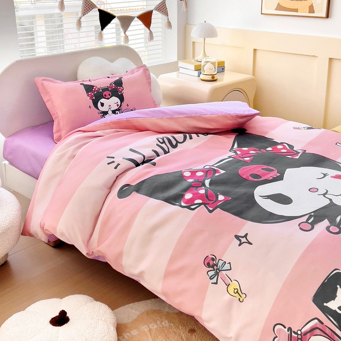 91家纺网 家纺一手货源 找家纺 乐秀家纺 2025新款全棉A类大版定位幼儿园被子三件套卡通三丽鸥被套被芯六件套   条纹库洛米