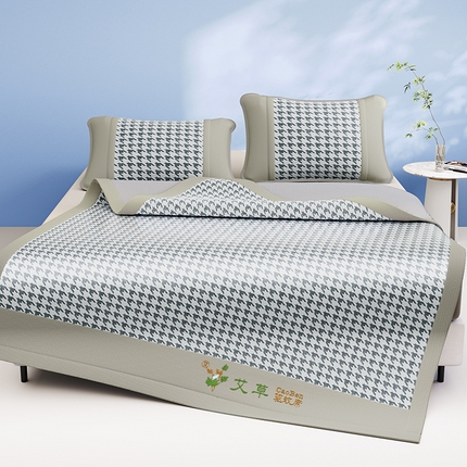 91家纺网 家纺一手货源 找家纺 阿牛席业 2025新款水洗冰晶系列-宽头绣复无纺布条席 大千鸟格-灰-反面无纺布款条席