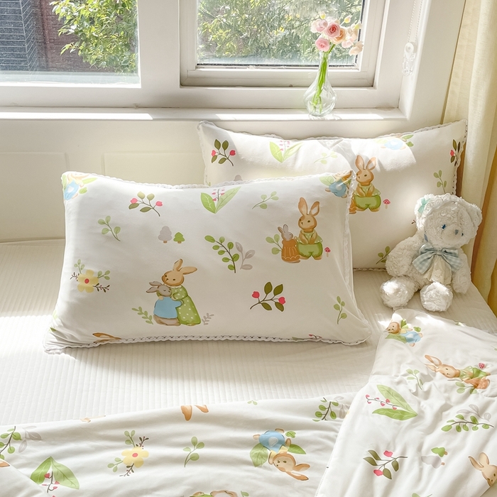 91家纺网 家纺一手货源 找家纺 心卓婴童馆 2025新款A类针织棉被芯—影棚图 小兔团子